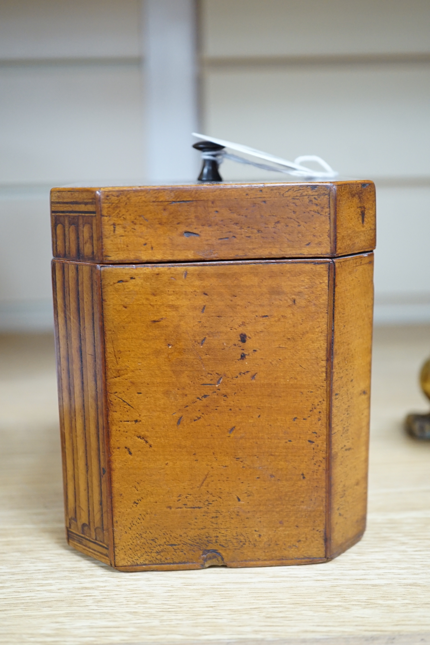 A George III octagonal shell marquetry tea caddy, 12.5cm high